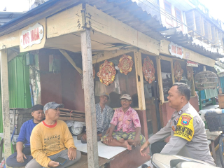 Bhabinkamtibmas Bongkaran Laksanakan Sambang Warga di Jalan Kopi, Sampaikan Himbauan Kamtibmas