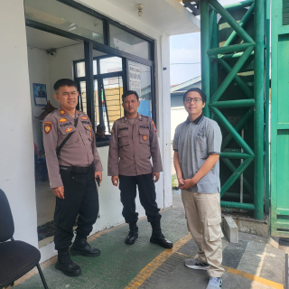 Personil Polsek Asemrowo Laksanakan Patroli Dialogis di Pergudangan Tambak Langon