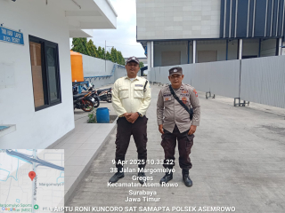 Patroli Dialogis di Pergudangan Margomulyo, Polsek Asemrowo Sampaikan Himbauan Keamanan