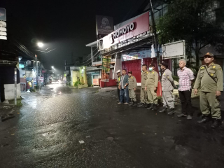 Patroli Gabungan Polsek Semampir dan Satpol PP Sasar Jl. Bulaksari, Antisipasi 3C dan Kenakalan Remaja