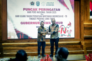 Kapolda Jatim Raih Penghargaan Prapanca Award di Puncak HPN 2025