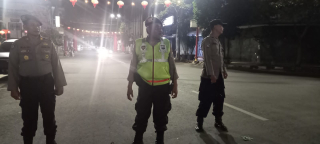 Kanit Samapta Polsek Pabean Cantikan Pimpin Patroli Harkamtibmas di Kya-Kya, Antisipasi Gangster dan Kenakalan Remaja