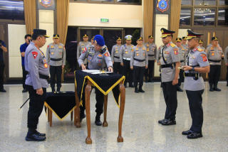 Kapolri Pimpin Upacara Serah Terima Jabatan Kapolda Jabar dan Kapusjarah Polri