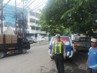 Personil Polsek Pabean Cantikan Laksanakan Pemantauan Arus Lalu Lintas dan Keamanan di Jalan Waspada
