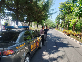 Patroli Harkamtibmas, Polsek Kenjeran Pastikan Keamanan di Pantai Batu-Batu