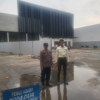 Personil Polsek Asemrowo Laksanakan Patroli Keamanan di PT Injaplas, Sampaikan Imbauan Harkamtibmas