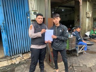Sosialisasi Program Unggulan SPKT Door to Door, Polres Pelabuhan Tanjung Perak Edukasi Masyarakat