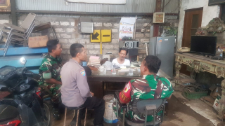 Bhabinkamtibmas Asemrowo Lakukan Sambang Tomas di Jalan Tambak Mayor Rel, Titipkan Pesan Kamtibmas