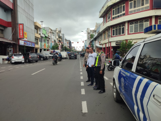 Patroli Keamanan dan Pantauan Arus Lalu Lintas oleh Polsek Pabean Cantikan di Jalan Kembang Jepun
