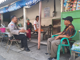 Personil Polsek Pabean Cantikan Sambangi Warga Sambongan, Beri Himbauan Antisipasi Curanmor dan Kenakalan Remaja
