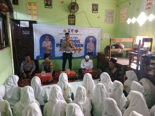 Polres Pelabuhan Tanjung Perak Gelar Sosialisasi Tertib Lalu Lintas dan Kenakalan Remaja di Pondok Miftahul Ulum