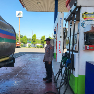 Patroli Pemantauan SPBU Margomulyo oleh Personil Polsek Asemrowo, Stok BBM Aman