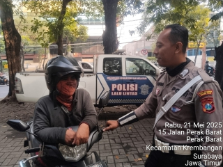Satlantas Polres Pelabuhan Tanjung Perak Sosialisasikan Tertib Berlalu Lintas dalam Program Mahameru Lantas