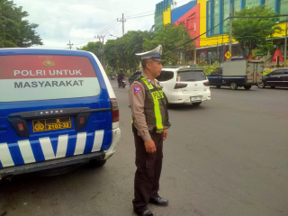 Personel Polsek Pabean Cantikan Laksanakan Patroli dan Pengaturan Lalu Lintas di Wilayah Hukum