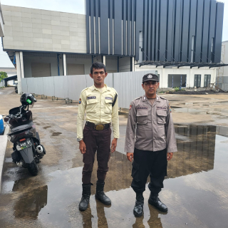 Personel Polsek Asemrowo Laksanakan Patroli di PT Injaplas Raya, Sampaikan Himbauan Harkamtibmas