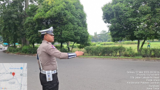 Personel Gabungan Laksanakan Pengamanan dan Patroli Lalu Lintas di Wilayah Polres Pelabuhan Tanjung Perak