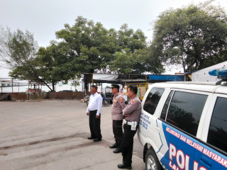 Personel Polsek Kenjeran Laksanakan Patroli Keamanan di Kawasan Suramadu