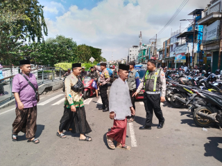 Polsek Semampir Gelar Patroli Harkamtibmas di Pintu Masuk Wisata Religi Sunan Ampel