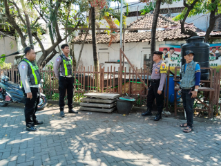 Personil Polsek Semampir Laksanakan Patroli Harkamtibmas dan Pemantauan Ketahanan Pangan di Sidotopo