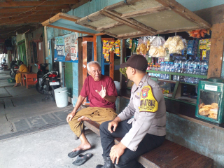 Bhabinkamtibmas Tambak Sarioso Sambang Tokoh Warga RW 3, Titipkan Pesan Kamtibmas