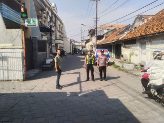 Patroli Harkamtibmas Polsek Semampir Antisipasi Parkir Liar dan 3C di Jalan Petukangan
