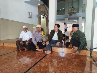 Bhabinkamtibmas Takal Kedinding Sampaikan Himbauan Cegah Curanmor di Masjid At-Taqwa
