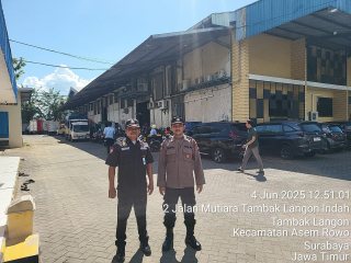 Personil Polsek Asemrowo Laksanakan Patroli dan Himbauan Harkamtibmas di Pergudangan Mutiara Tambak Langon