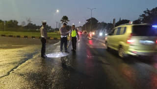 Polda Jatim Terjunkan Tim TAA Olah TKP Kecelakaan Truk Tabrak 9 Kendaraan di Purwodadi Pasuruan