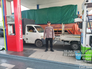 Patroli Polsek Asemrowo Pantau SPBU Margomulyo, Pastikan Stok BBM Aman dan Situasi Kondusif