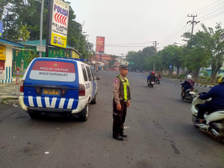 Personel Polsek Pabean Cantikan Laksanakan Patroli Keamanan di Jalan Bunguran