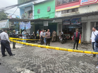 Penertiban Parkir Liar di Jalan Kyai Tambak Deres, Polsek Kenjeran Bersama 3 Pilar Lakukan Penyegelan