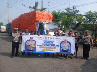 Sosialisasi ODOL di Prapat Kurung: Upaya Satlantas polres Tanjung Perak Cegah Kerusakan Jalan dan Kecelakaan