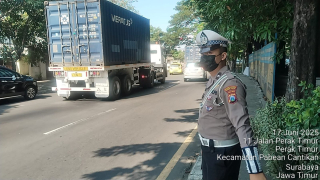 Polres Pelabuhan Tanjung Perak Gelar Patroli dan Pengamanan Lalu Lintas di Sejumlah Titik Strategis