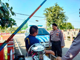 Patroli Keamanan di Taman Suroboyo, Polsek Kenjeran Antisipasi Kerawanan 3C