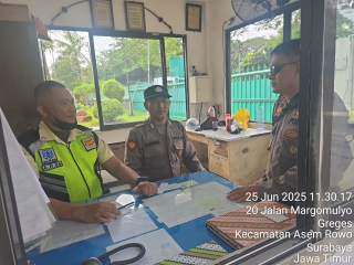 Personil Polsek Asemrowo Bersama Kanit Patroli AKP Yunus Laksanakan Patroli Dialogis di PT GDS