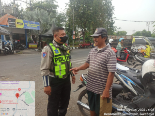 Satlantas Polres Pelabuhan Tanjung Perak Laksanakan Program MAHAMERU LANTAS untuk Edukasi dan Himbauan Tertib Lalu Lintas