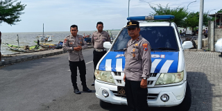 Polsek Kenjeran Gelar Patroli Kewilayahan di Sepanjang Tepi Pantai Kejawan