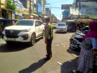 Anggota Polsek Pabean Cantikan Laksanakan Patroli Antisipasi 3C di Kawasan Pertokoan Slompretan