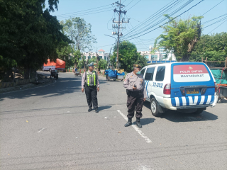 Patroli Lalu Lintas oleh Personil Polsek Pabean Cantikan di Jalan Semut Kali, Antisipasi Kerawanan dan Kecelakaan