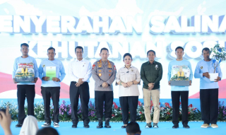 Menhut Serahkan SK Perhutanan Sosial Kepada Kelompok Tani