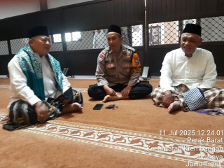 Bhabinkamtibmas Perak Barat Sambang ke Masjid Roudlotul Jannah, Sampaikan Himbauan Kamtibmas dan Antisipasi Paham Radikal