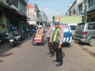 Polsek Pabean Cantikan Laksanakan Patroli dan Pemantauan Arus Lalin di Jalan Songoyudan