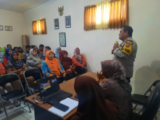 Sosialisasi Penanggulangan TBC dan Kenakalan Remaja di Kenjeran Surabaya