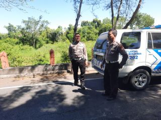Polsek Kawasan Pelabuhan Laksanakan Patroli Harkamtibmas di Pantai Batu-Batu