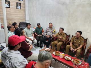 Bhabinkamtibmas Bongkaran Hadiri Rapat Koordinasi Bantuan Rutilahu dan Sampaikan Himbauan Kamtibmas