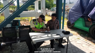 Patroli Dialogis dan Pemantauan Objek Vital Gudang PLN Tambak Langon oleh Polsek Asemrowo