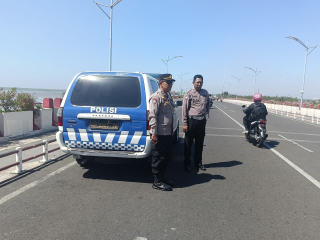 Patroli Malam di Jembatan Suroboyo, Polsek Kenjeran Antisipasi Balap Liar dan Kerawanan 3C