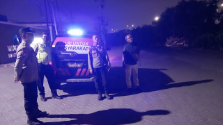 Patroli Harkamtibmas Polsek Asemrowo Sasar Area Pergudangan Dumar Industri