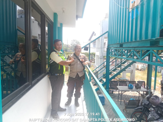 Antisipasi 3C, Polsek Asemrowo Laksanakan Patroli Dialogis di PLN Tambak Langon