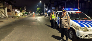 Polsek Asemrowo Gelar Patroli Mobile Antisipasi 3C dan Kejahatan Jalanan